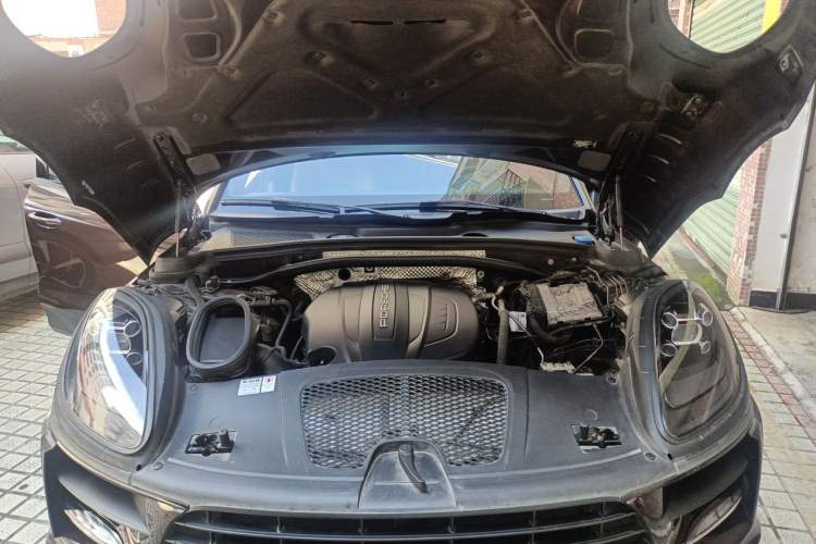 Used Porsche Macan 2018 Macan 2.0T Engine Bay