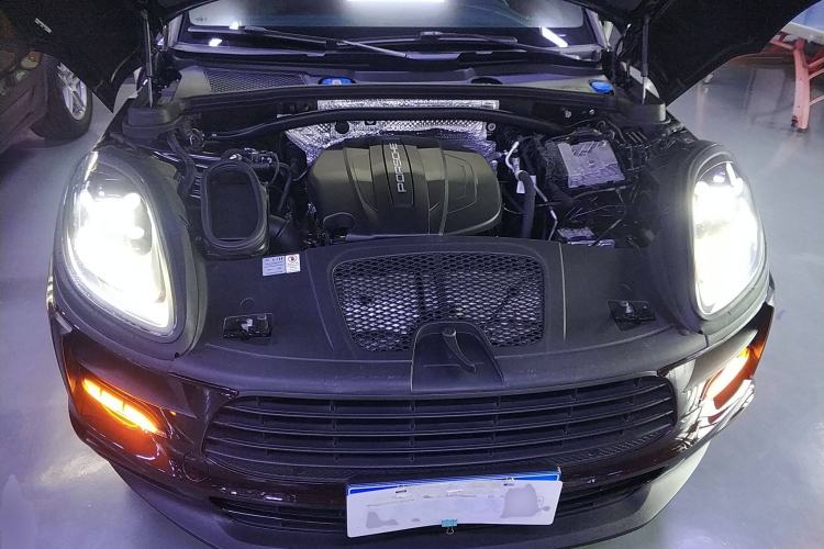 Used Porsche Macan 2018 Macan 2.0T Engine Bay