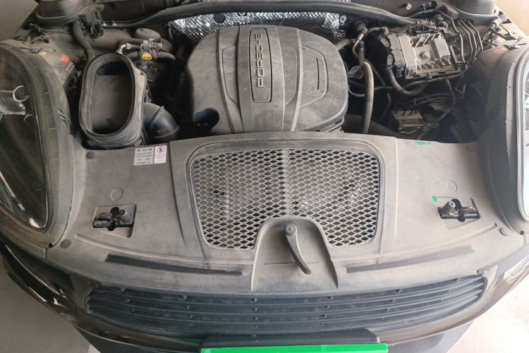 Used Porsche Macan 2018 Macan 2.0T Engine Bay