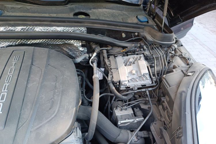Used Porsche Macan 2018 Macan 2.0T Engine Bay Left