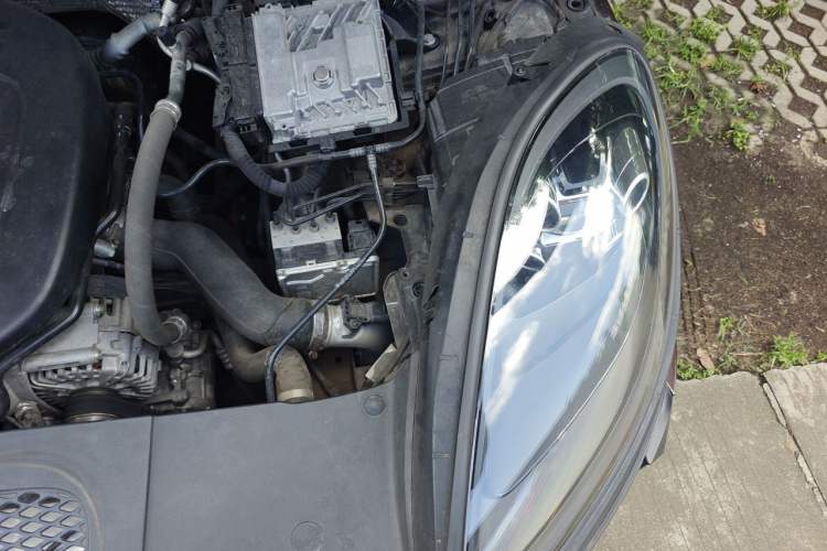 Used Porsche Macan 2018 Macan 2.0T Engine Bay Left