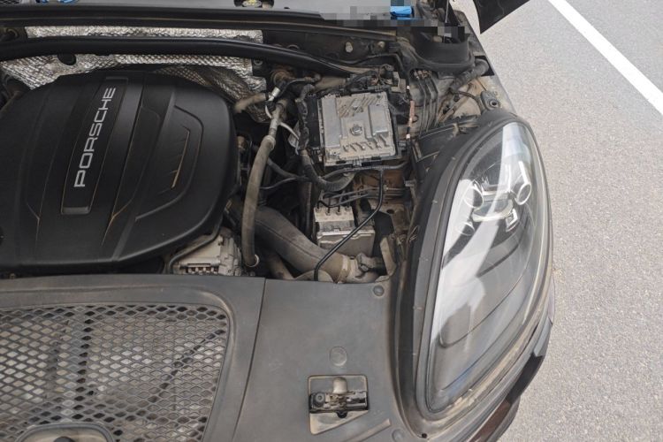 Used Porsche Macan 2018 Macan 2.0T Engine Bay Left