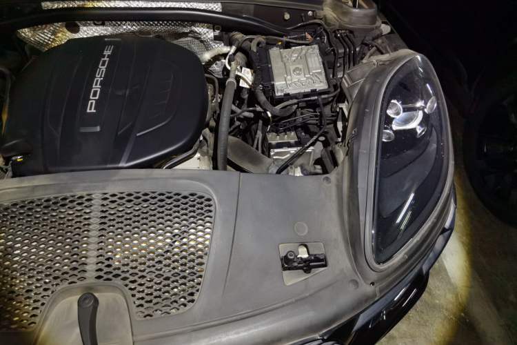 Used Porsche Macan 2018 Macan 2.0T Engine Bay Left