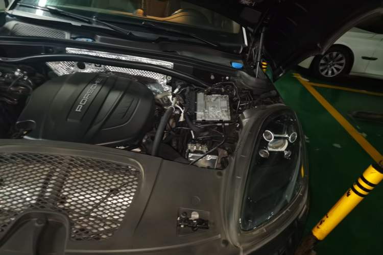 Used Porsche Macan 2018 Macan 2.0T Engine Bay Left