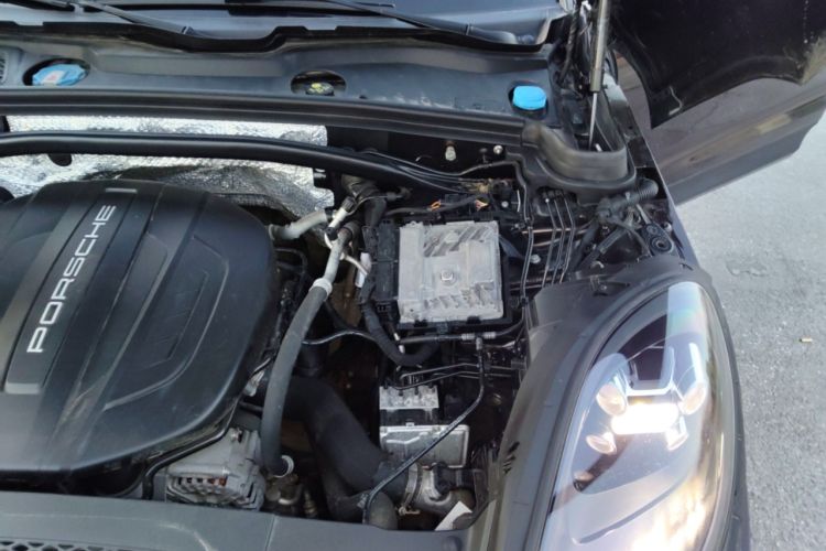 Used Porsche Macan 2018 Macan 2.0T Engine Bay Left