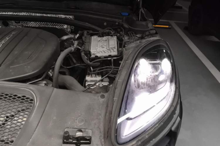 Used Porsche Macan 2018 Macan 2.0T Engine Bay Left