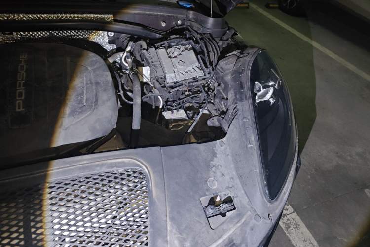 Used Porsche Macan 2018 Macan 2.0T Engine Bay Left