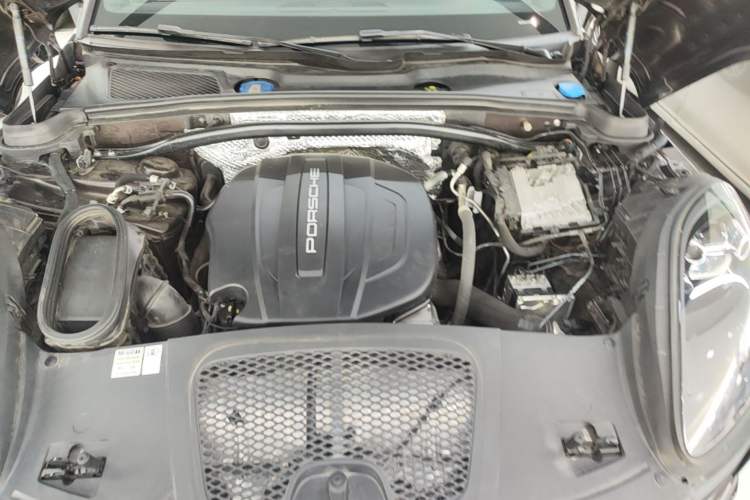 Used Porsche Macan 2018 Macan 2.0T Engine Bay
