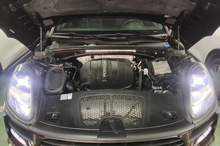 Used Porsche Macan 2018 Macan 2.0T Engine Bay