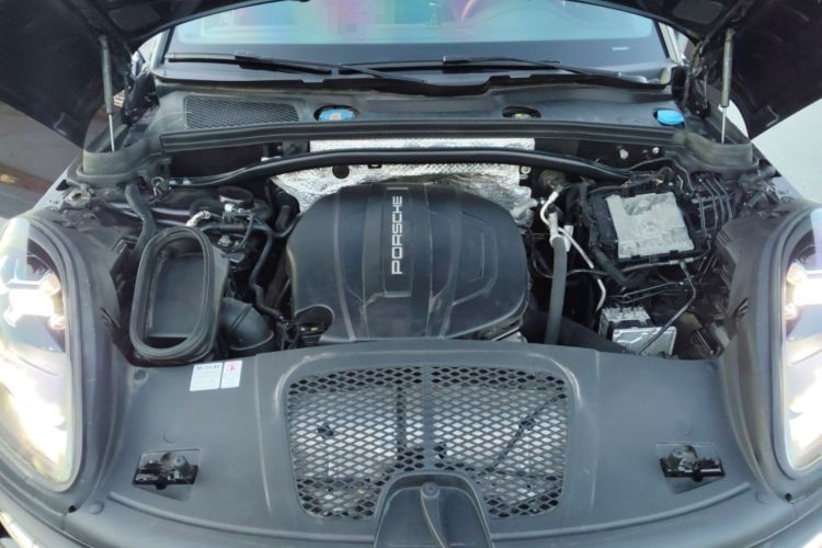 Used Porsche Macan 2018 Macan 2.0T Engine Bay