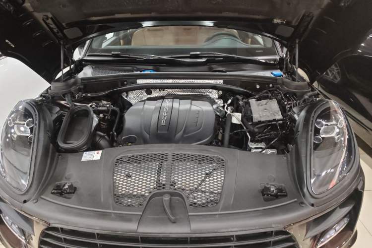 Used Porsche Macan 2018 Macan 2.0T Engine Bay