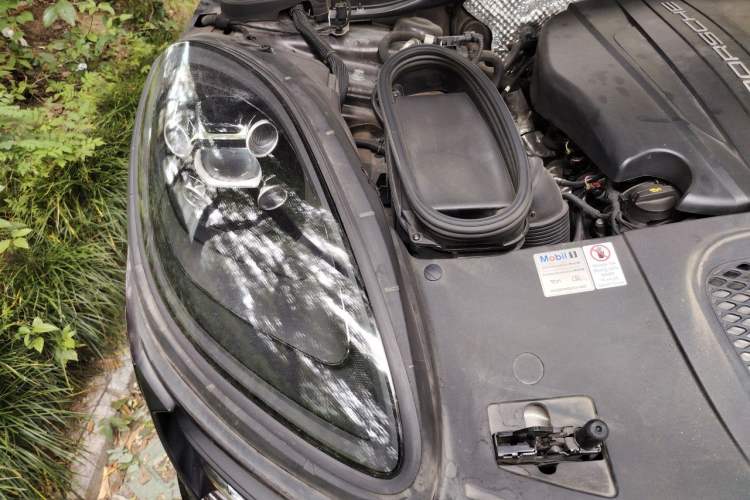 Used Porsche Macan 2018 Macan 2.0T Engine Bay Right