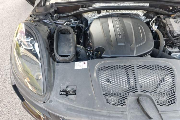 Used Porsche Macan 2018 Macan 2.0T Engine Bay Right