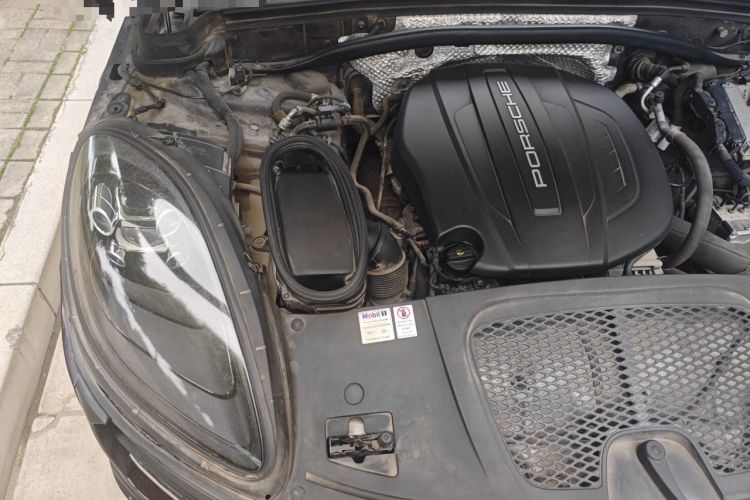 Used Porsche Macan 2018 Macan 2.0T Engine Bay Right