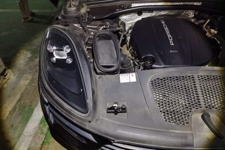 Used Porsche Macan 2018 Macan 2.0T Engine Bay Right