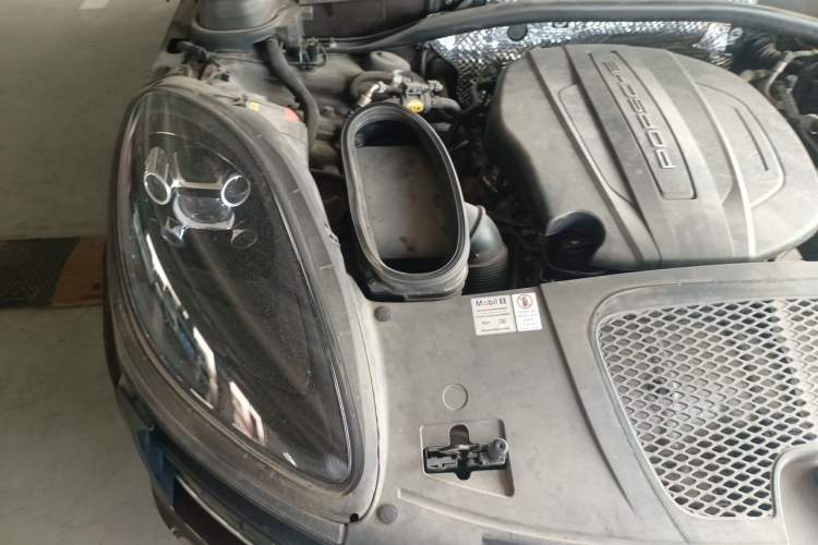 Used Porsche Macan 2018 Macan 2.0T Engine Bay Right
