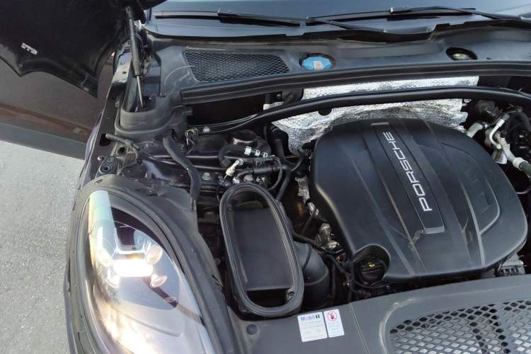 Used Porsche Macan 2018 Macan 2.0T Engine Bay Right