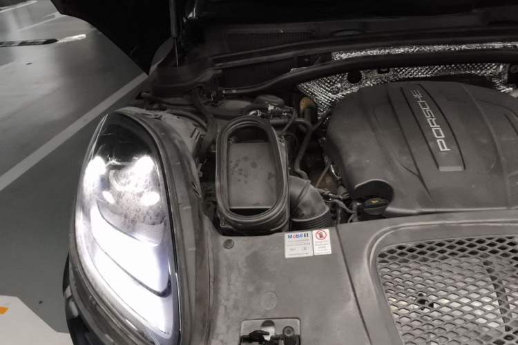 Used Porsche Macan 2018 Macan 2.0T Engine Bay Right