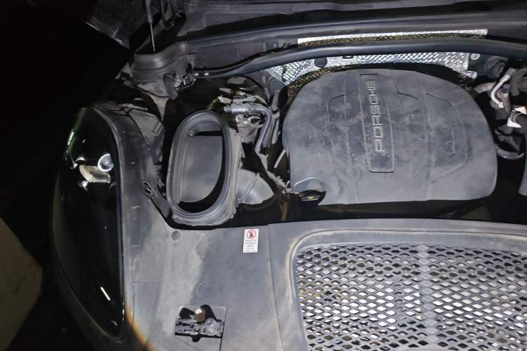 Used Porsche Macan 2018 Macan 2.0T Engine Bay Right