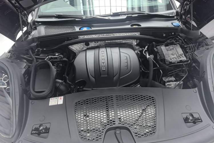 Used Porsche Macan 2018 Macan 2.0T Engine Bay