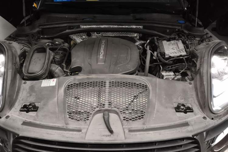Used Porsche Macan 2018 Macan 2.0T Engine Bay