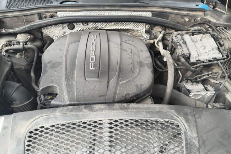 Used Porsche Macan 2018 Macan 2.0T Engine Bay
