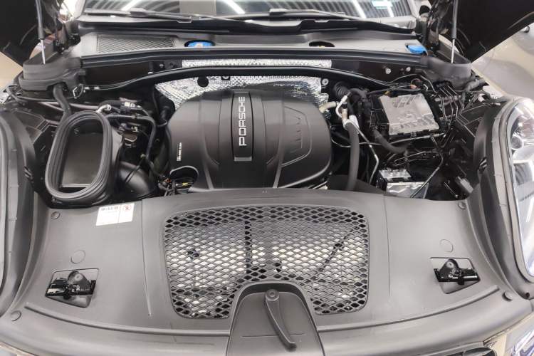 Used Porsche Macan 2018 Macan 2.0T Engine Bay