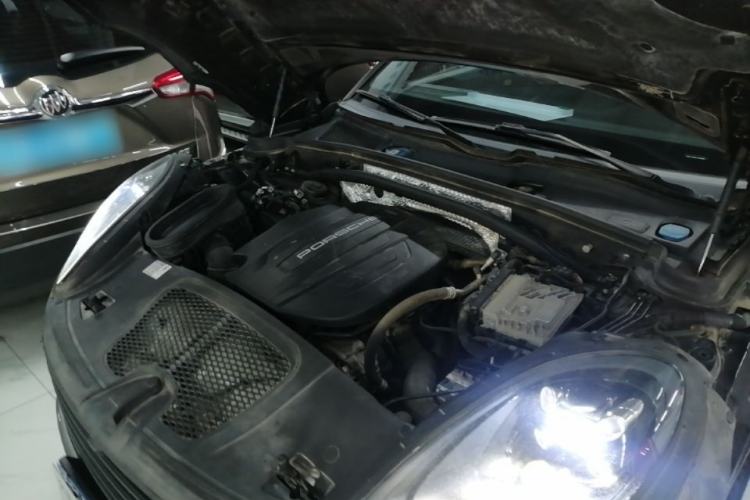 Used Porsche Macan 2018 Macan 2.0T Engine Bay