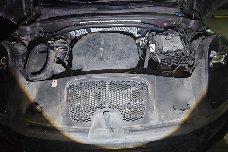 Used Porsche Macan 2018 Macan 2.0T Engine Bay