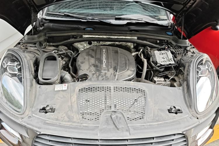 Used Porsche Macan 2018 Macan 2.0T Engine Bay