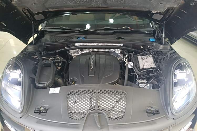 Used Porsche Macan 2018 Macan 2.0T Engine Bay