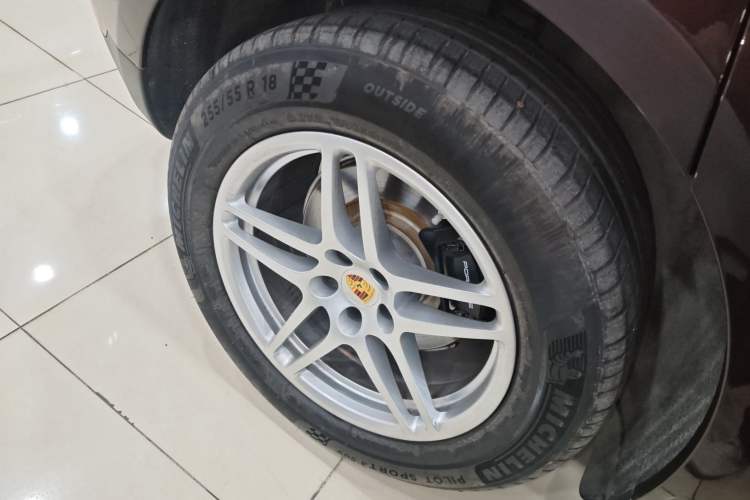 Used Porsche Macan 2018 Macan 2.0T Exterior 4