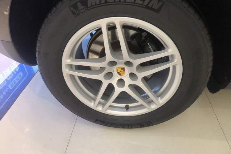 Used Porsche Macan 2018 Macan 2.0T Exterior 5