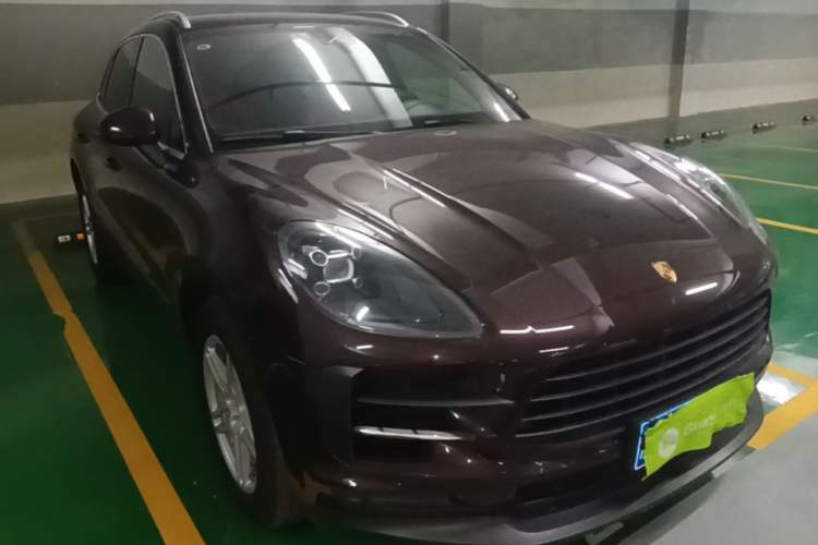 Used Porsche Macan 2018 Macan 2.0T Front Right 45 Deg