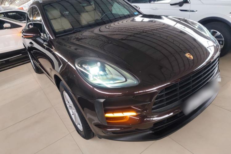 Used Porsche Macan 2018 Macan 2.0T Front Right 45 Deg