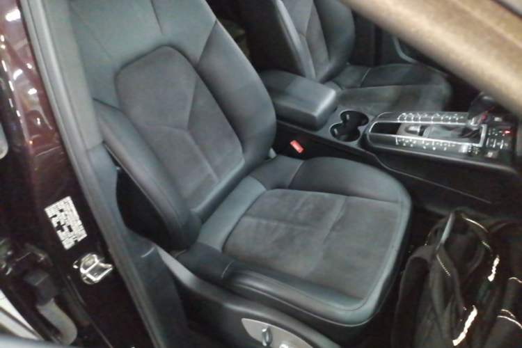 Used Porsche Macan 2018 Macan 2.0T Front Right 45 Deg
