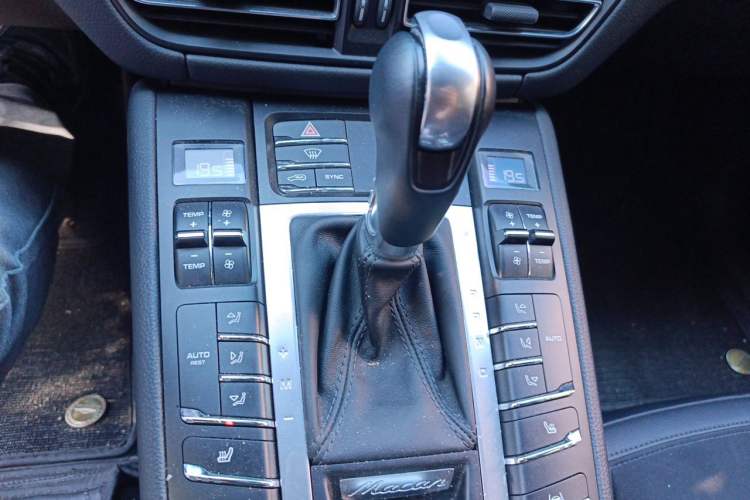 Used Porsche Macan 2018 Macan 2.0T Gear Lever