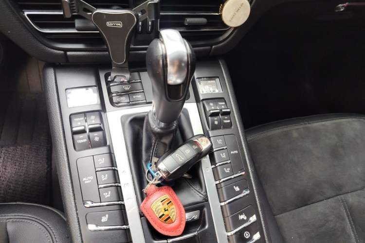 Used Porsche Macan 2018 Macan 2.0T Gear Lever