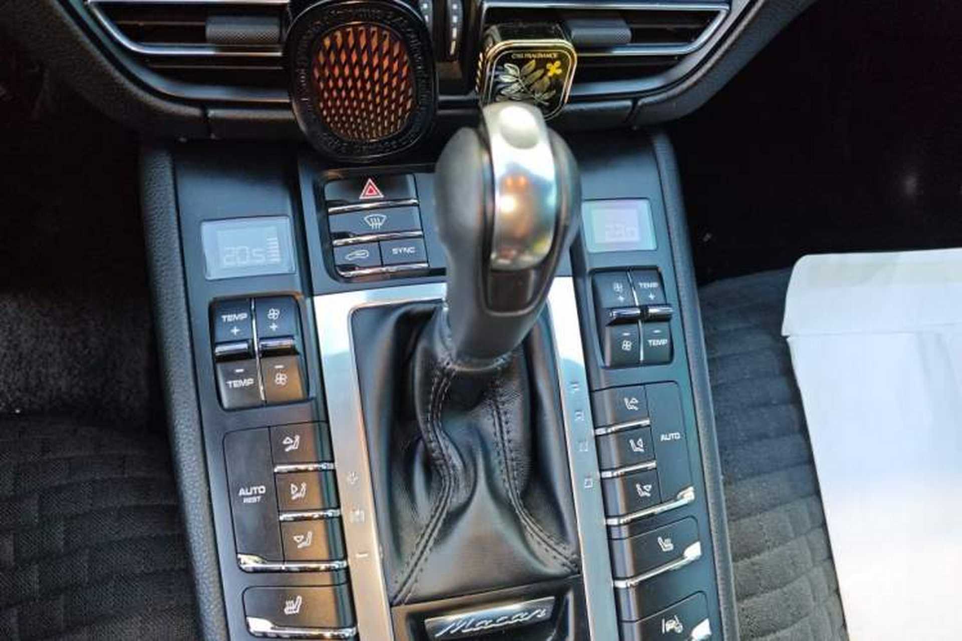 Used Porsche Macan 2018 Macan 2.0T Gear Lever