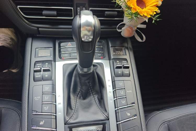 Used Porsche Macan 2018 Macan 2.0T Gear Lever
