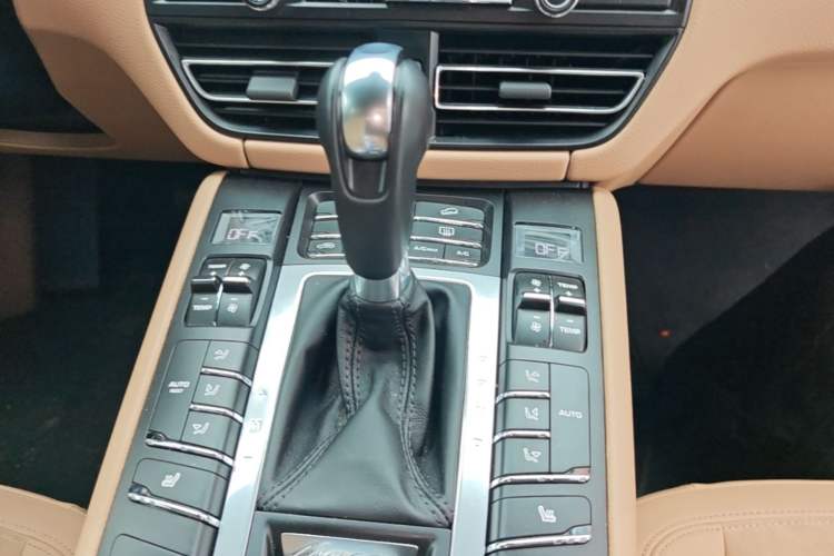 Used Porsche Macan 2018 Macan 2.0T Gear Lever