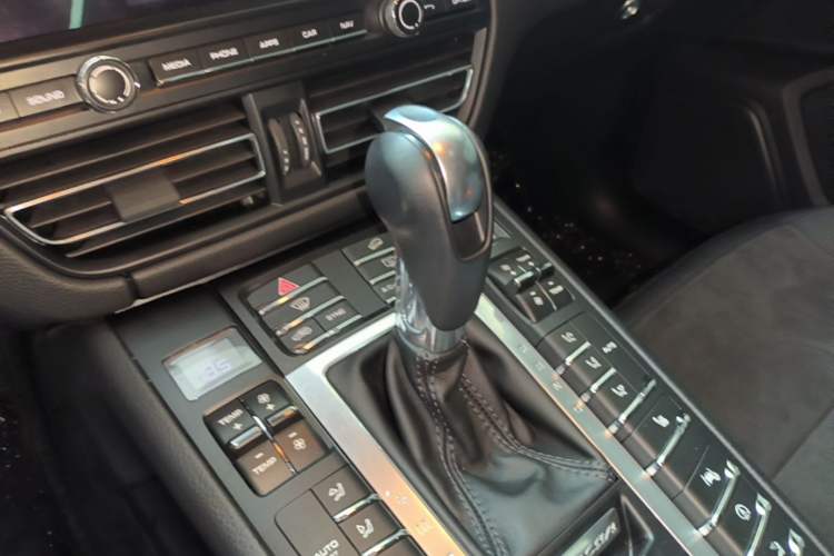 Used Porsche Macan 2018 Macan 2.0T Gear Lever