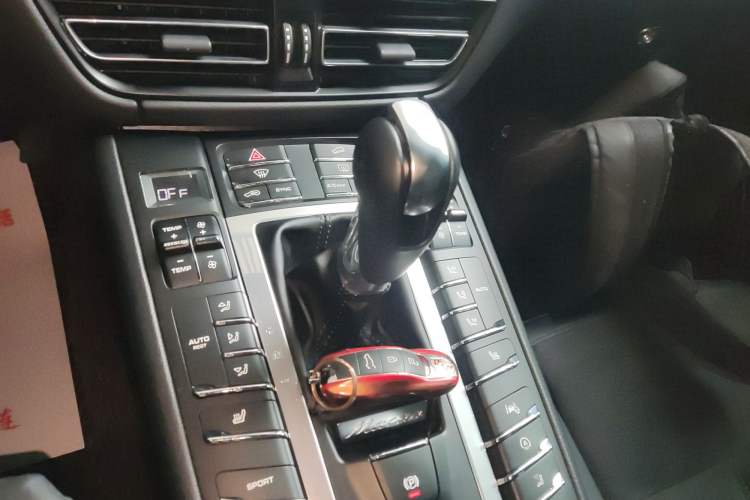 Used Porsche Macan 2018 Macan 2.0T Gear Lever