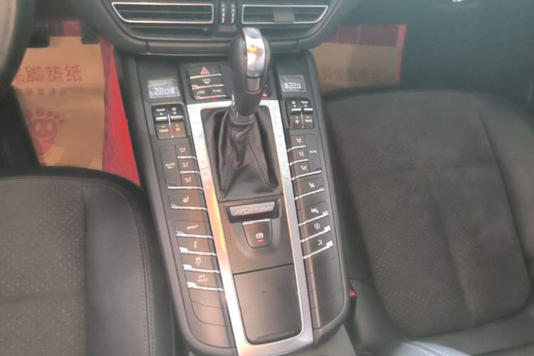 Used Porsche Macan 2018 Macan 2.0T Gear Lever