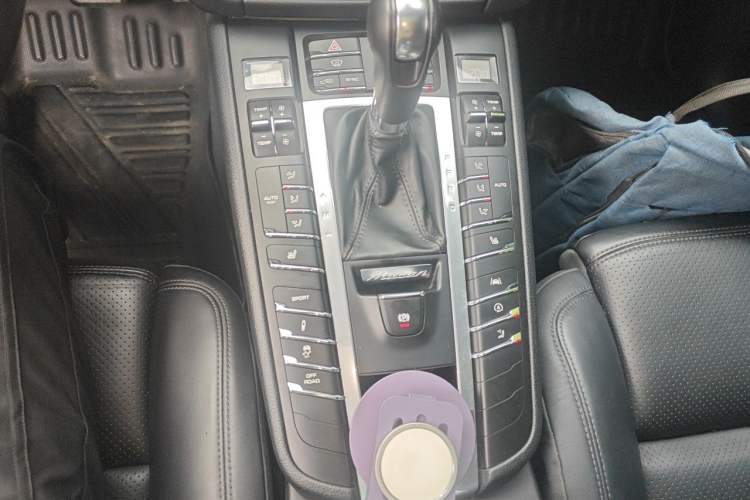 Used Porsche Macan 2018 Macan 2.0T Gear Lever