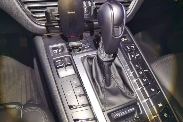 Used Porsche Macan 2018 Macan 2.0T Gear Lever