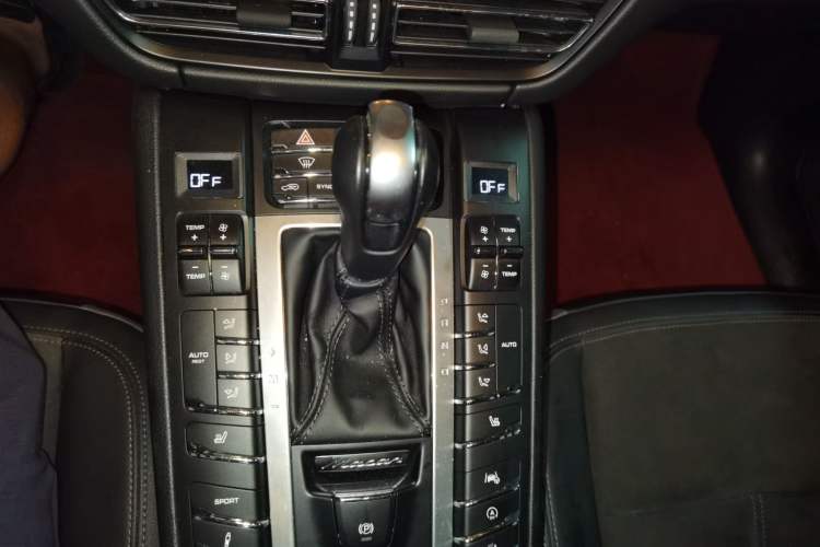 Used Porsche Macan 2018 Macan 2.0T Gear Lever