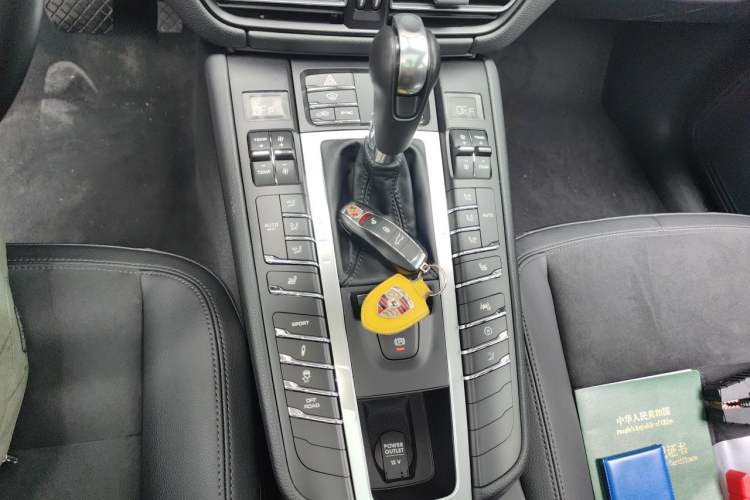 Used Porsche Macan 2018 Macan 2.0T Gear Lever