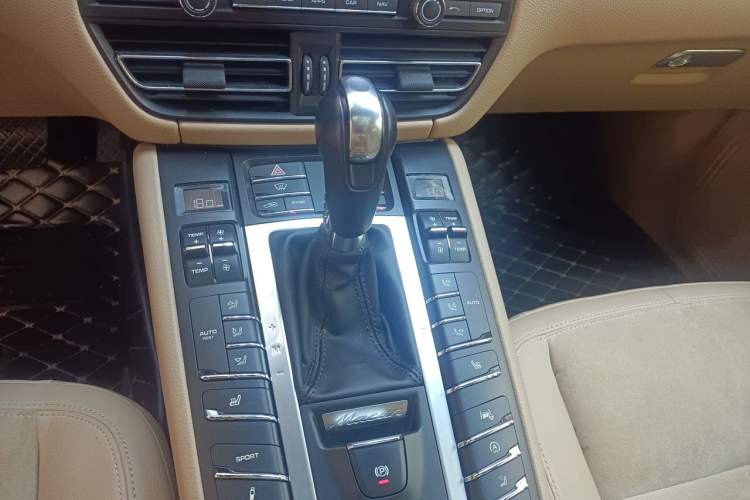 Used Porsche Macan 2018 Macan 2.0T Gear Lever