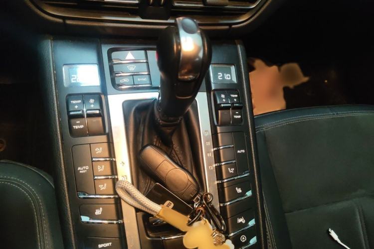 Used Porsche Macan 2018 Macan 2.0T Gear Lever